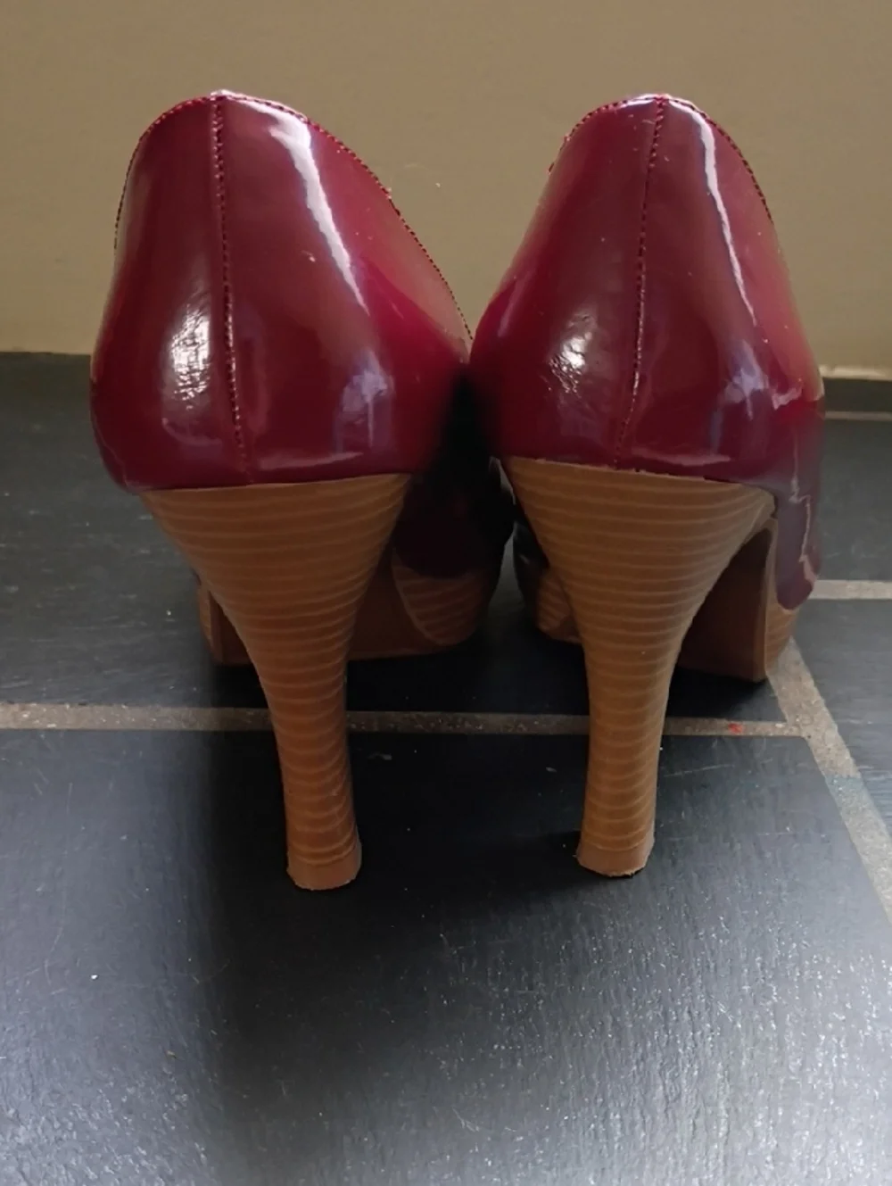 SM New York Red Peep-Toe Patent Pumps | Size 7 - Picture 4 of 7